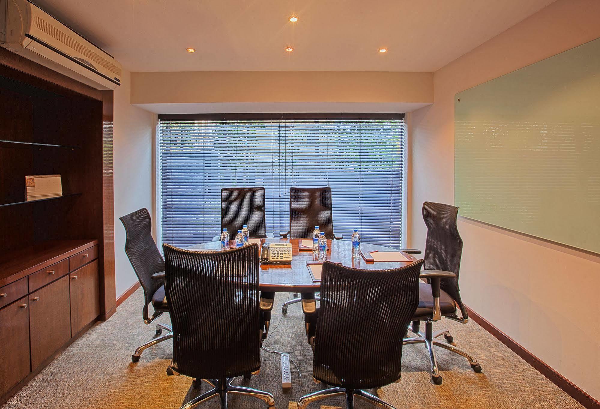 Oakwood Residence Naylor Road Pune Dış mekan fotoğraf