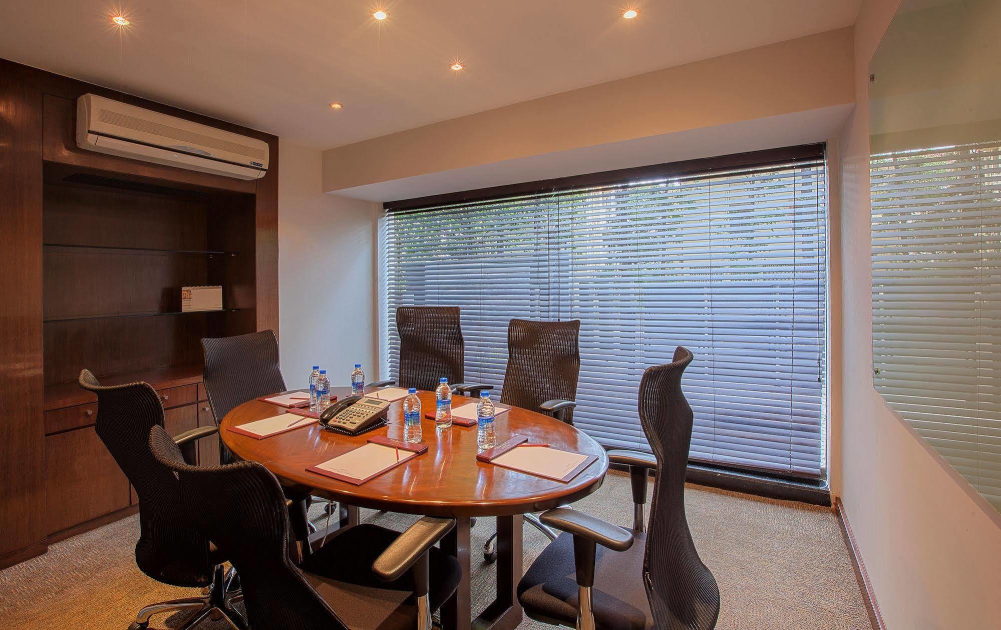 Oakwood Residence Naylor Road Pune Dış mekan fotoğraf